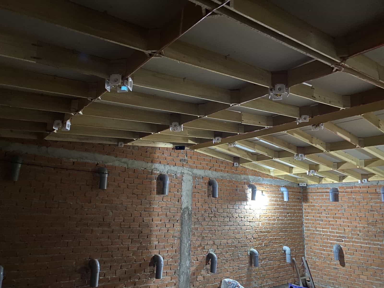 Gỗ làm nhà nuôi yến