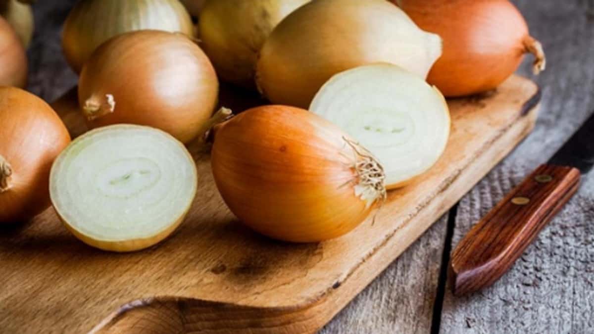  sử dụng hành tây để loại bỏ mùi hôi từ xi măng